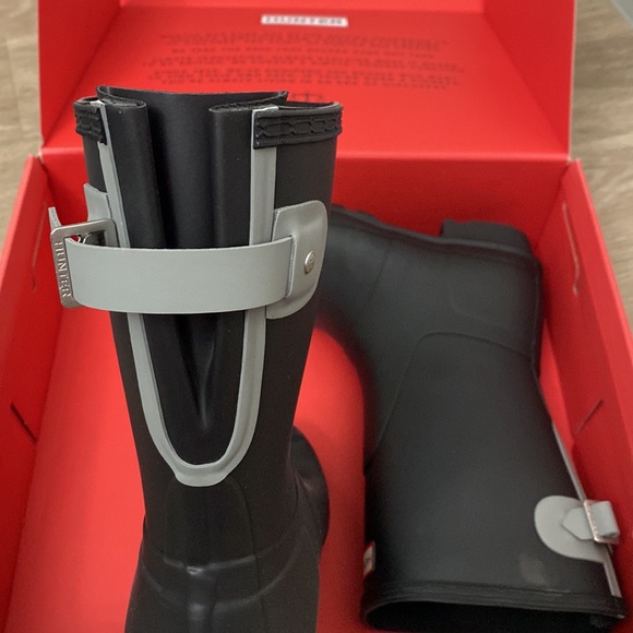New Hunter Original Short Back Adjustable Waterproof Rain Boot BLACK/TUNDRA GREY - Picture 5 of 5
